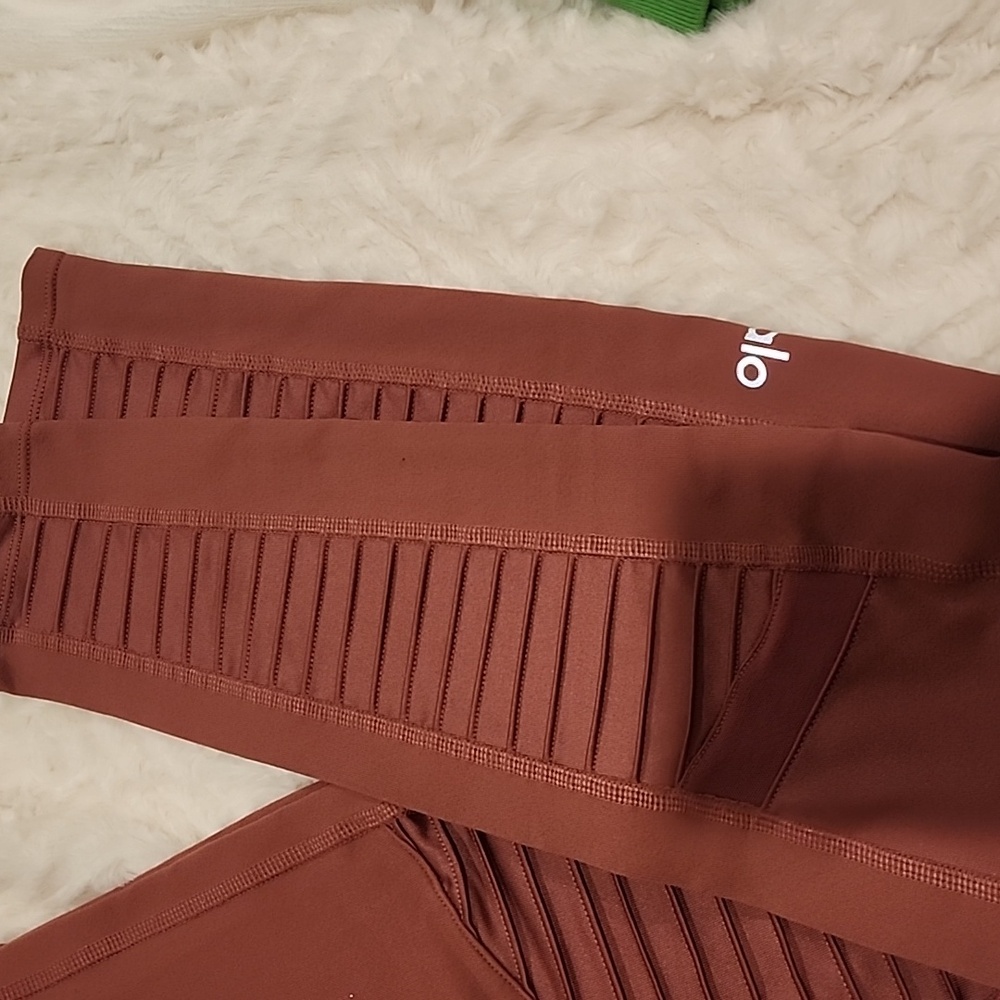 NEW Alo Yoga Moto Legging SIZE S